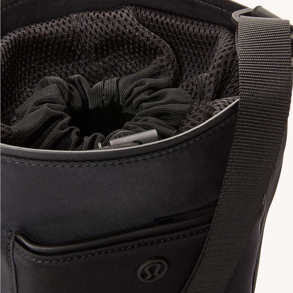 Lululemon • All Set Mini Bucket
Black - Picture 7 of 9